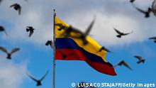 Kolumbien Flagge und Tauben