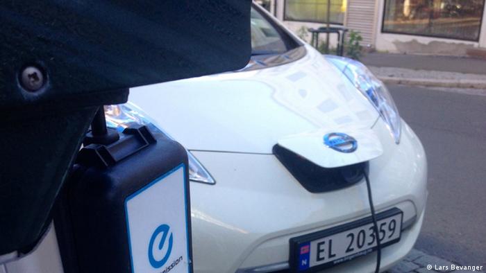 Umsonst Aufladen eines elektrischen Autos in Norwegen (Lars Bevanger)