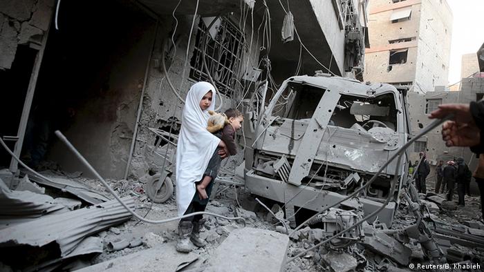 Syrien Luftangriffe in Duma (Reuters/B. Khabieh)