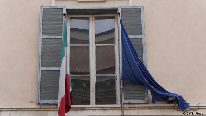 Italien nach dem Referendum - Fahnen in Rom (DW/B. Rieger)