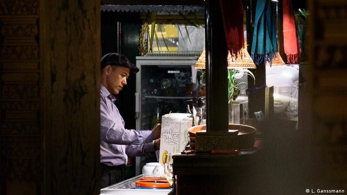 Dany Hok in his restaurant, Angkor Wat, in Berlin (Photo: Lena Ganssmann)