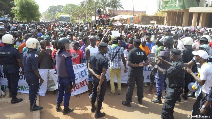 Protest in Bissau (DW/B.Darame)