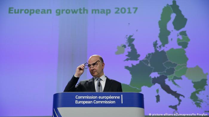 EU-Wirtschaftskommissar Pierre Moscovici Wachstumsprognosen für 2017 (picture-alliance/Zumapress/Ye Pingfan)