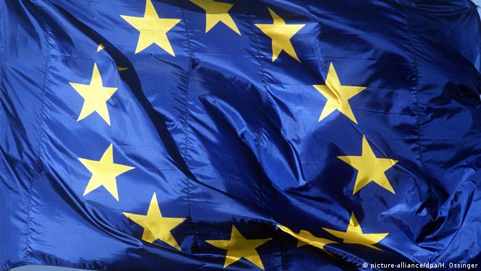 EU Flagge (picture-alliance/dpa/H. Ossinger)