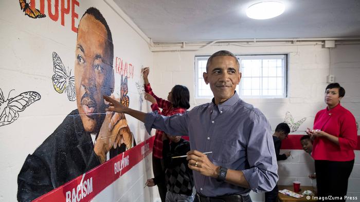 Barack Obama ante una imagen de Martin Luther King.