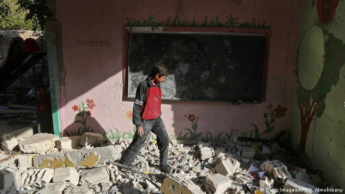 Vom Krieg zerstörte Schulen in Syrien Hamouria (Getty Images/AFP/A. Almohibany)