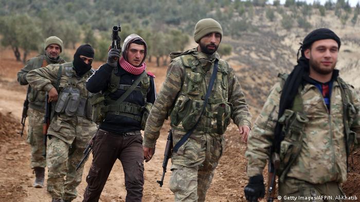 Rebeldes sirios apoyados por Turquía. 