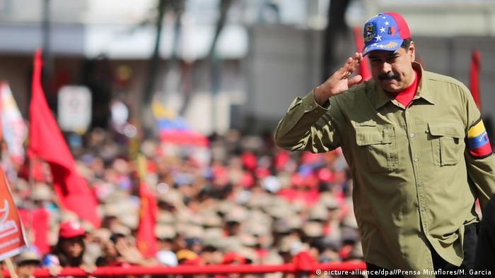 Venezuela Nicolas Maduro jahrestag Putschversuch (picture-alliance/dpa//Prensa Miraflores/M. Garcia)