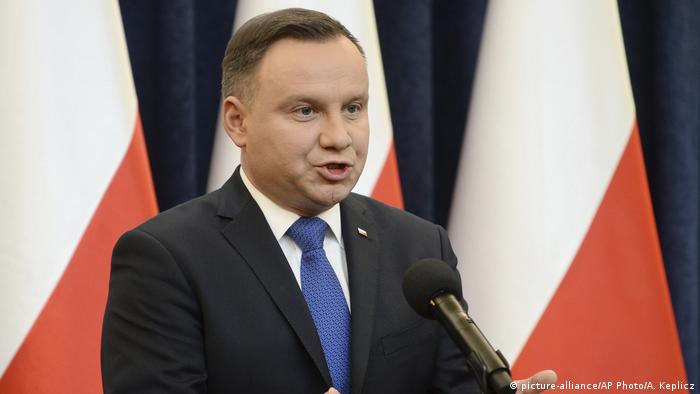 Polen Reaktion des Präsidenten Andrzej Duda auf die Verfahrensankündigung der Europäischen Kommision (picture-alliance/AP Photo/A. Keplicz)