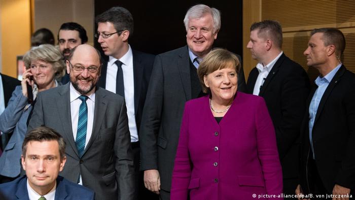 Koalitionsverhandlungen von Union und SPD Schulz Seehofer Merkel (picture-alliance/dpa/B. von Jutrczenka)