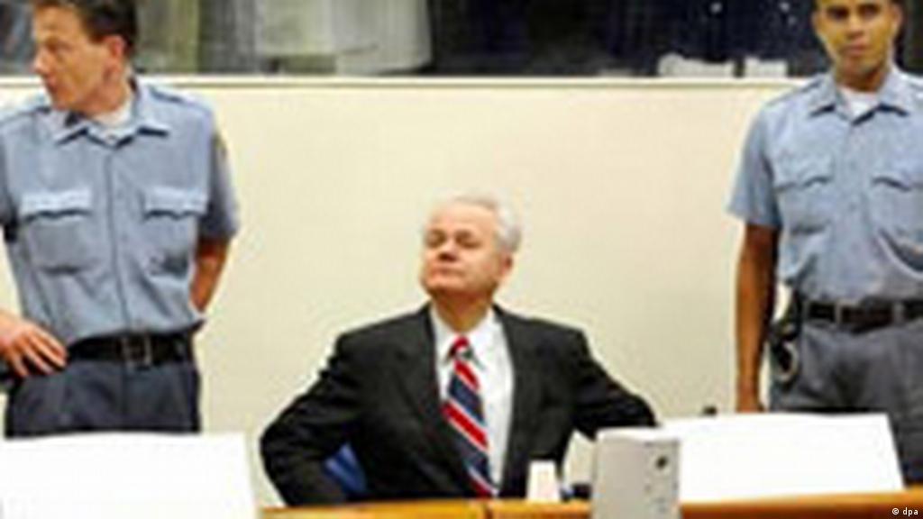 Процесът срещу бившия югославски президент Слободан Милошевич ...