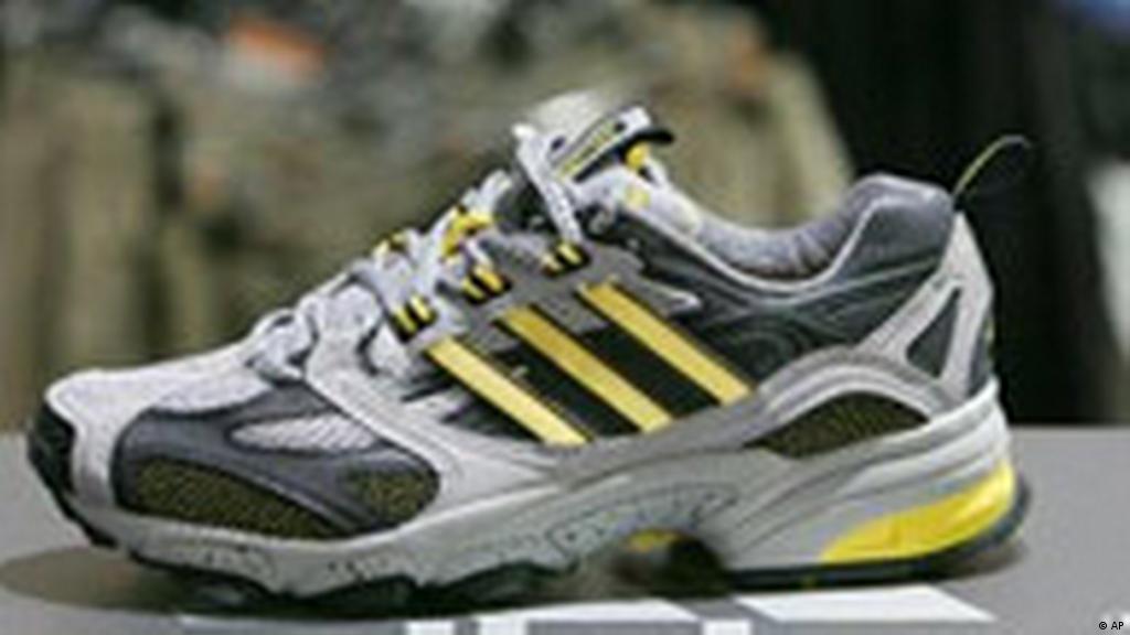 Adidas compra a su rival estadounidense Reebok | Economía | DW | 03.08.2005