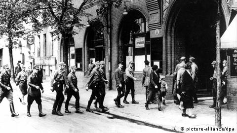 Nazistas ocupam um sindicato em Berlim, em 2 de maio de 1933