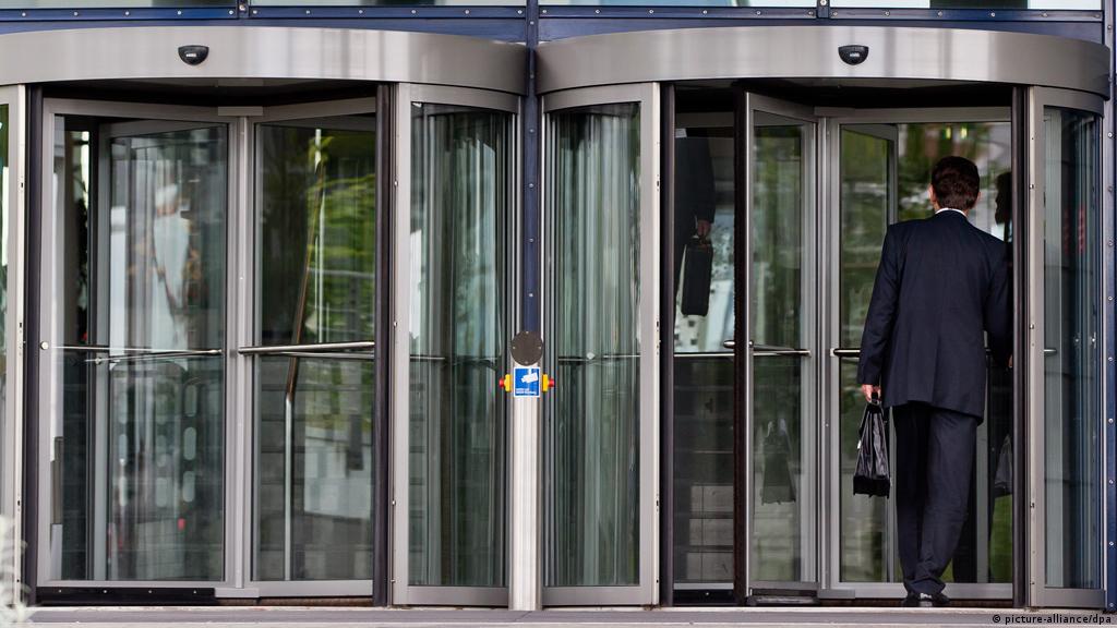 Revolving Door Makes Public Service Self Serving Europe News And Current Affairs From Around The Continent Dw 09 01 2014