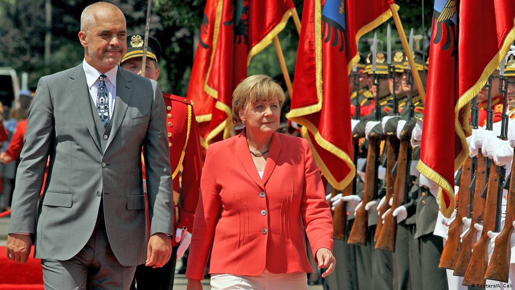 Angela Merkel arrives in Albania amid Greek crisis | News | DW | 08.07.2015