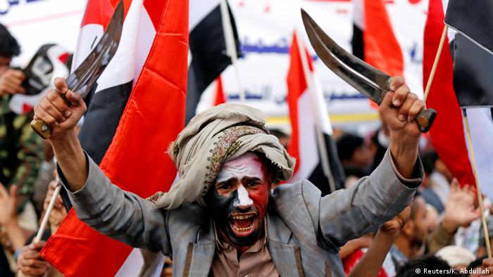 الحوثيون تنظيم إرهابي كيف يهدد قرار واشنطن بتفاقم الأزمة اليمنية سياسة واقتصاد تحليلات معمقة بمنظور أوسع من Dw Dw 11 01 2021