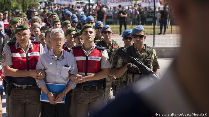 تركيا السجن المؤبد لمئات الأشخاص في قضية الانقلاب الفاشل أخبار Dw عربية أخبار عاجلة ووجهات نظر من جميع أنحاء العالم Dw 26 11 2020