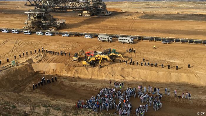 Protest at Hambach coal mine (DW)