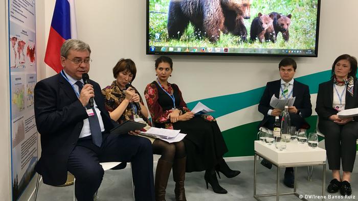 Russian ministry for Energy (left) with other climate experts (DW/Irene Banos Ruiz)