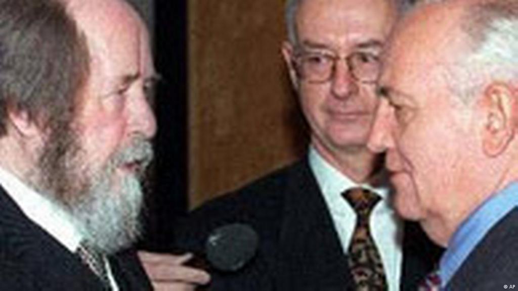 Почина Александър Солженицин: писател и пророк | Начало | DW ...