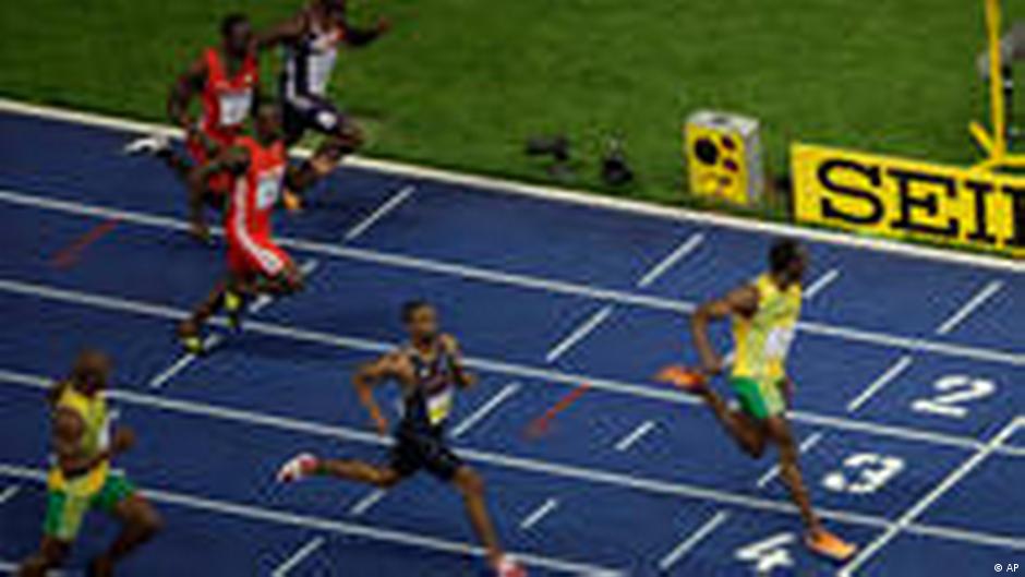 العداء الجامايكي بولت يحقق انجازا تاريخيا في سباق 100 متر سياسة واقتصاد تحليلات معمقة بمنظور أوسع من Dw Dw 17 08 2009