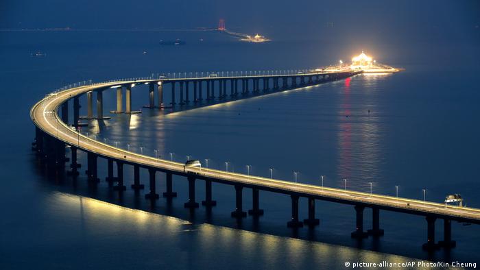 China opens Hong Kong-Zhuhai-Macau bridge | News | DW | 23.10.2018