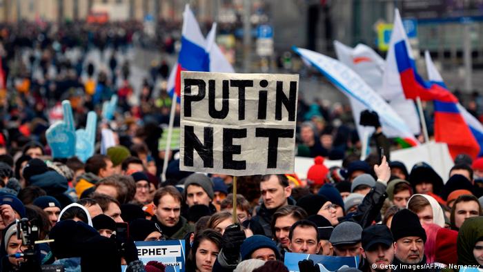Russia′s internet law a ′new level′ of censorship: RSF | News | DW |  01.11.2019