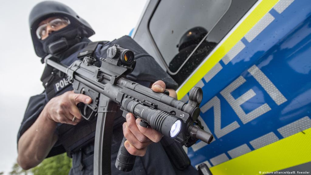 German police under fire after losing submachine gun | News | DW |  09.08.2019