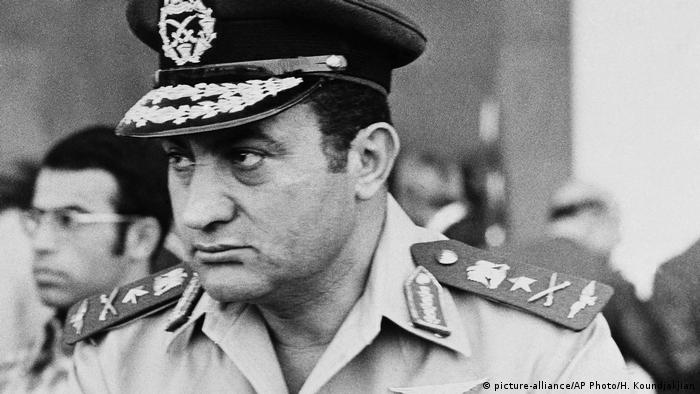 محطات في حياة مبارك الطيار الحربي الذي حكم مصر 30 عاما سياسة واقتصاد تحليلات معمقة بمنظور أوسع من Dw Dw 25 02 2020