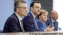 Pressekonferenz zum Coronavirus. Bundeskanzlerin Dr. Angela Merkel (R), der Bundesminister fuer Gesundheit Jens Spahn (