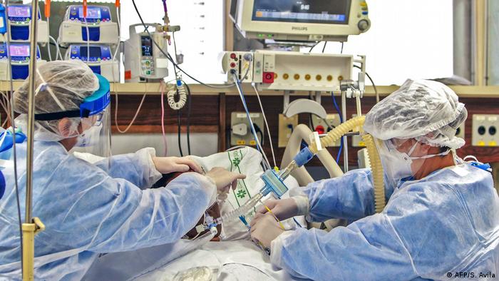 В германските болници: Всеки пети с коронавирус умира | Новини и анализи от Европа | DW | 30.07.2020