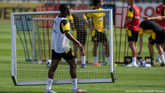 Youssoufa Moukoko Trains With Borussia Dortmund S First Team Sports German Football And Major International Sports News Dw 04 08 2020