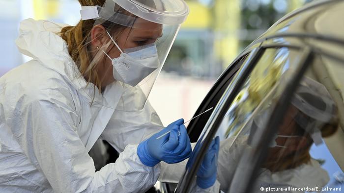 Travelers To Germany To Do Mandatory Coronavirus Test Or Pay Up To 25 000 Germany News And In Depth Reporting From Berlin And Beyond Dw 06 08 2020