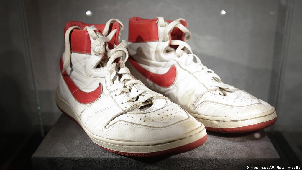 Michael Jordan′s sneakers sell for 