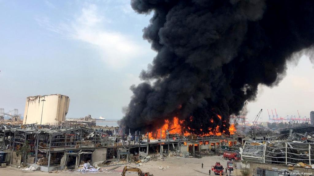 آتش سوزی بزرگ در بندر بیروت چند هفته بعد از انفجار مرگبار | آلمان و جهان |  DW | 10.09.2020
