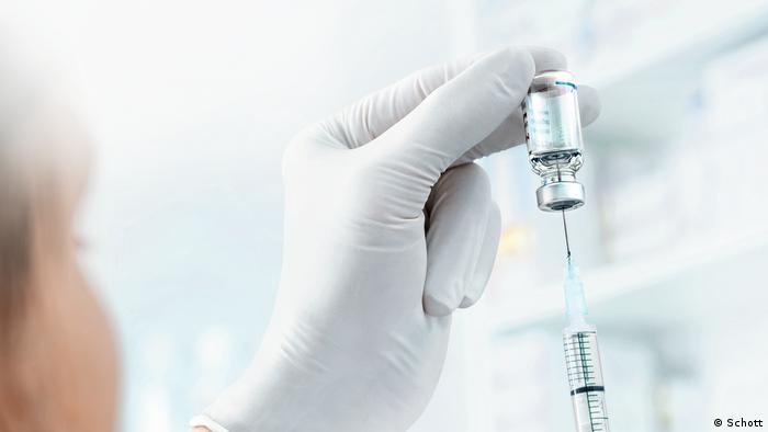 Pfizer y BioNTech anuncian una vacuna contra el coronavirus ″eficaz en un  90%″ | Coronavirus | DW | 09.11.2020