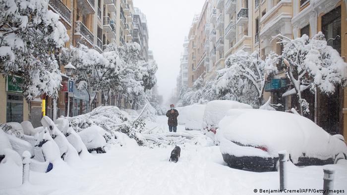Madrid paralizada por gran nevada que siembra caos en España | Europa | DW  | 09.01.2021