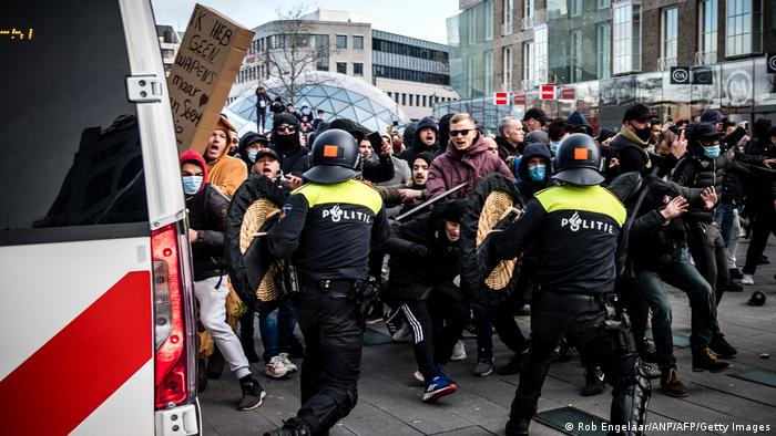Holanda tem protestos violentos contra toque de recolher | Notícias  internacionais e análises | DW | 25.01.2021