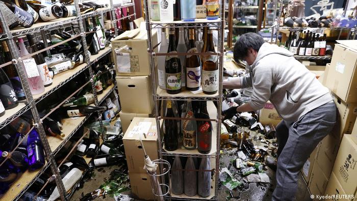 Resultado de imagen para Temblor de 7,3 pone en alerta a Japón